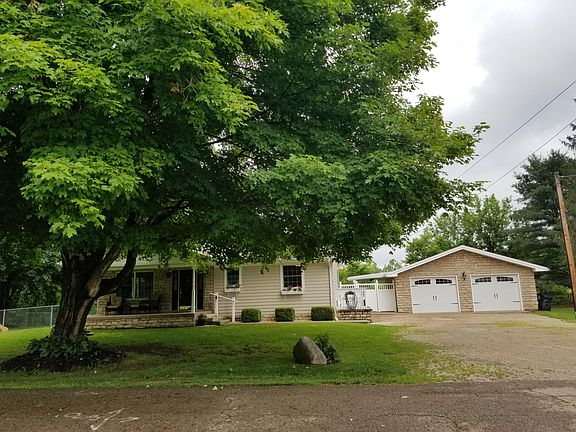 3rd image of 170 4th St SE
