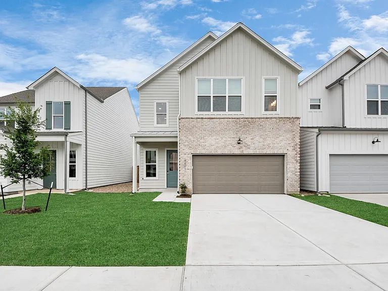 7411 Leighton Meadow Ln — Photo 1