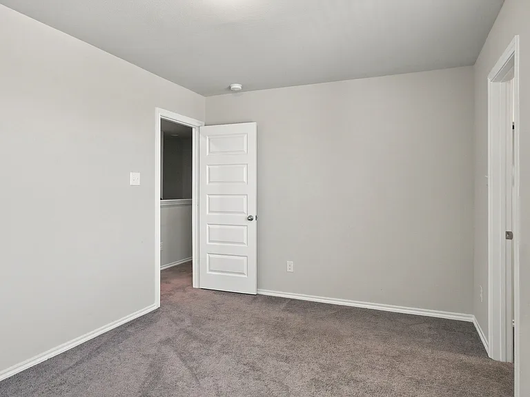 944 Ravenwood Ln — Photo 38