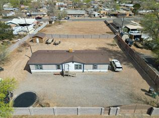 209 Camino Cuatro SW, Albuquerque, NM 87105