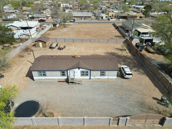 209 Camino Cuatro SW, Albuquerque, NM 87105