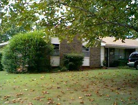 2nd image of 804 N Pinebrook Dr