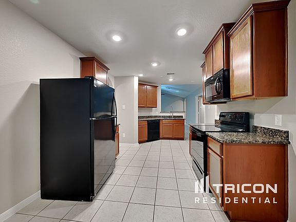 4th image of 204 Comanche Plains Dr