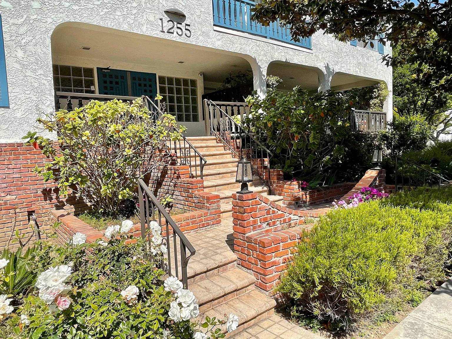 2 bed, 1085 sqft, $4,300 — Photo 1