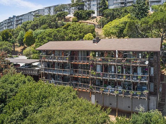 4th image of 36 Harbor Oak Drive
