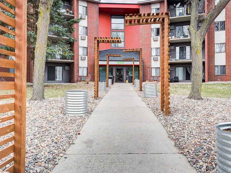 Twelve 501 Apartment Homes — Photo 13