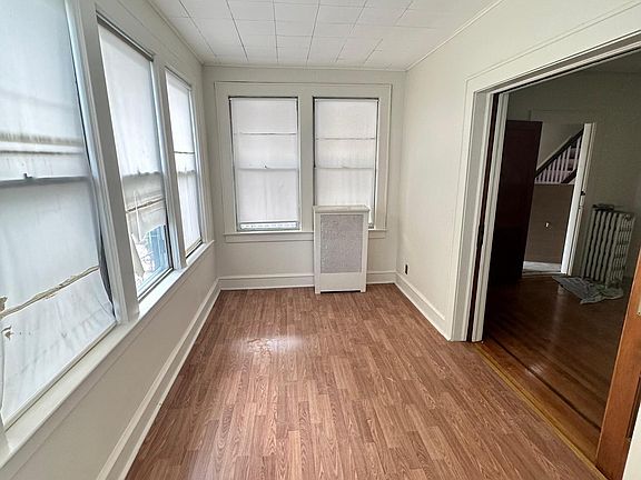 3rd image of 19615 119th Ave
