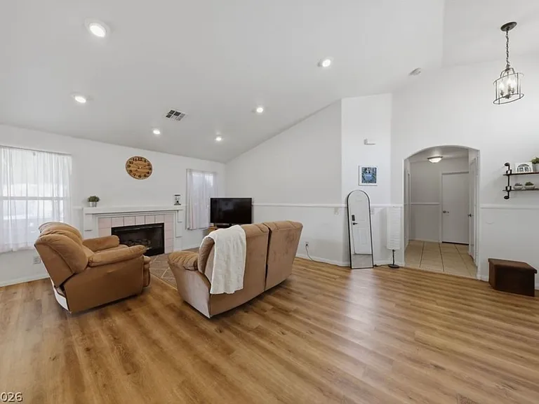 4251 Valley Royal Dr — Photo 7