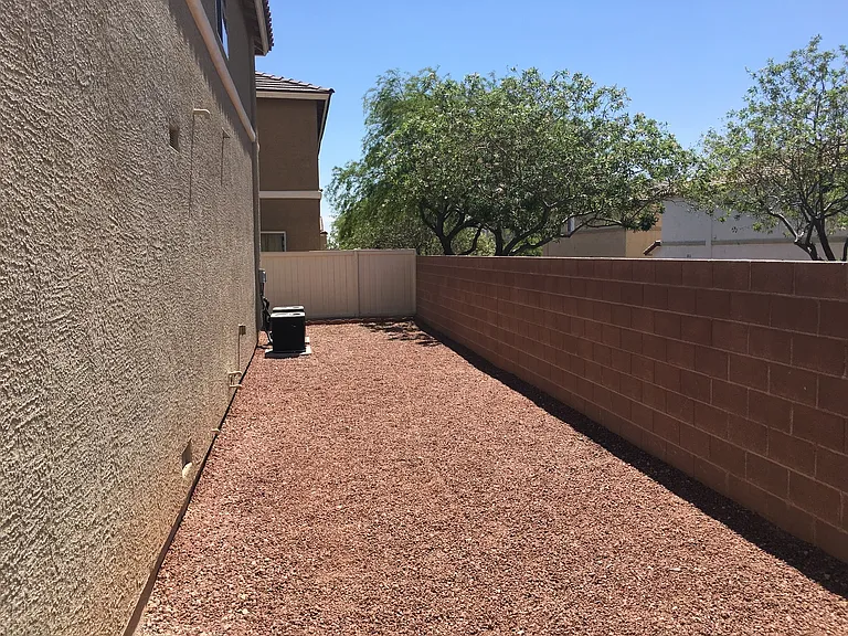 9933 Carrizo Springs Ave — Photo 22