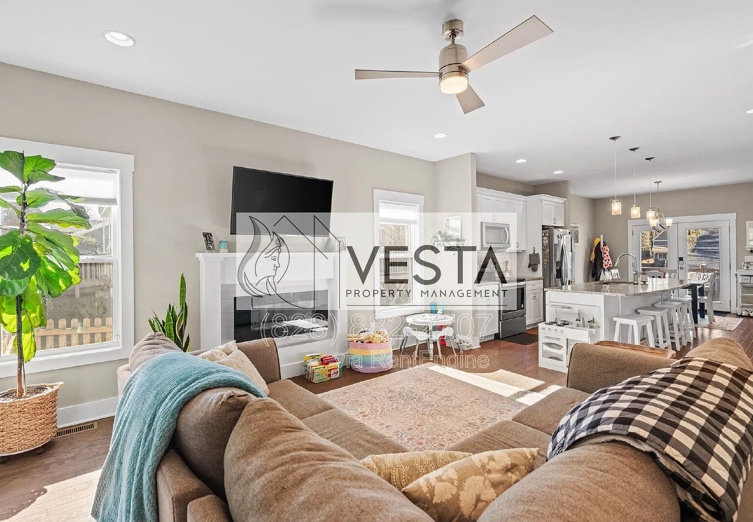 3 bed, 2.0 bath, 1220 sqft, $2,400 — Photo 2