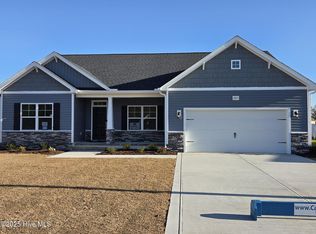 2817 Tucker Hill Dr, Grimesland, NC 27837