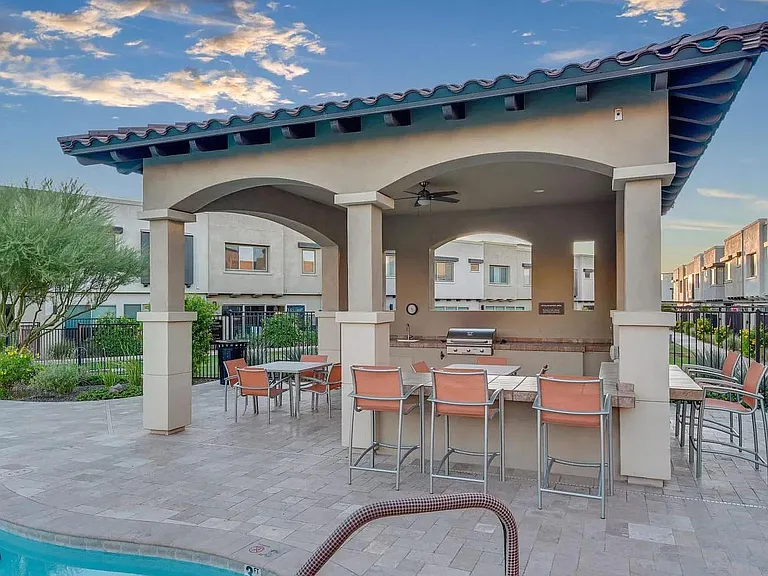 Built in bbq to use for entertaining if you have friends over for some fun.