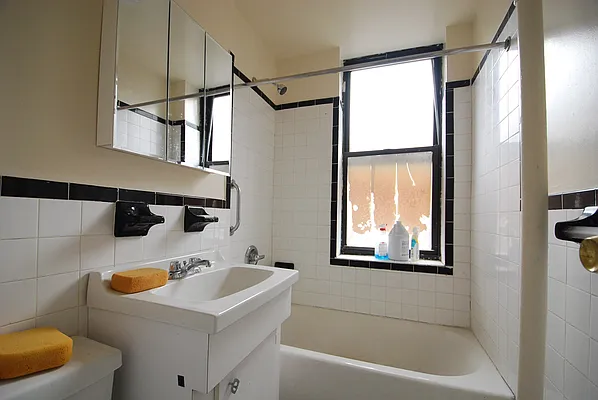 Rented by Bohemia Realty Group | media 43