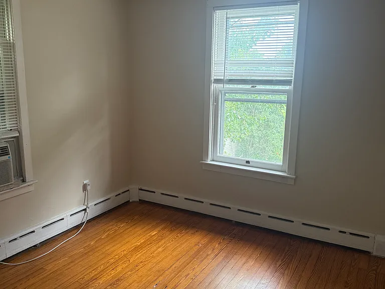 126 W York St — Photo 11