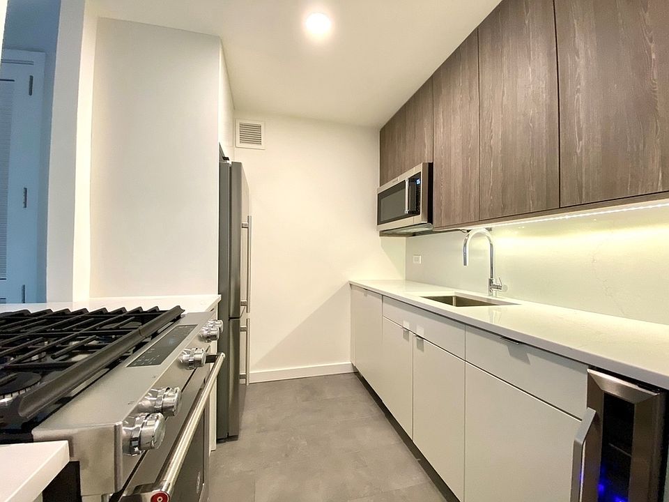 1st image of 520 W 43rd St APT 3E