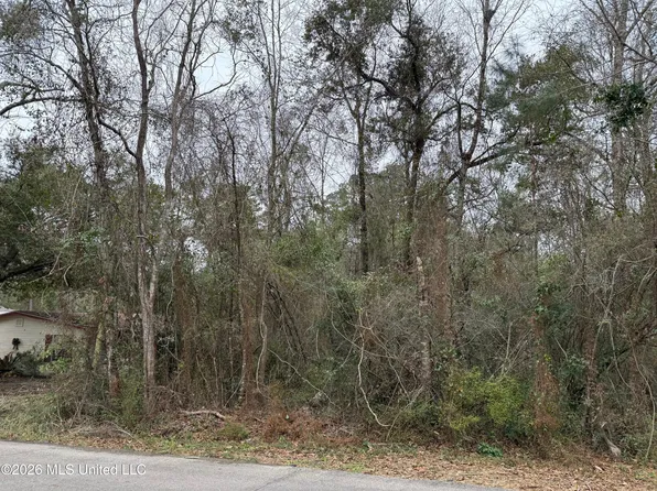 9524 Lono Pl, Diamondhead, MS 39525