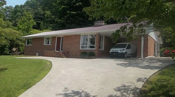 1st image of 820 Douglas Dr