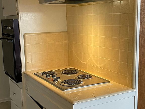2nd image of 1329 E 1st St APT 34
