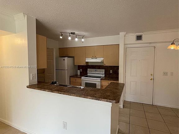 5th image of 2451 Centergate Dr APT 207