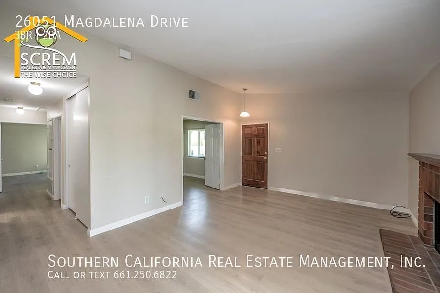 Three Bedroom Attached Home in Valencia — Photo 4