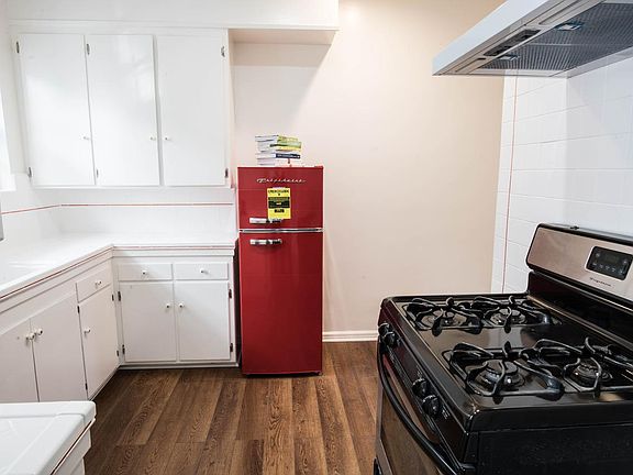 5th image of 1203 S La Jolla Ave