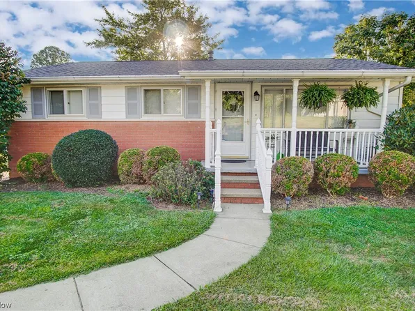 3295 Circle Ct, Zanesville, OH 43701