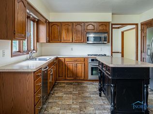 2307 Eversham Ct, Toledo, OH 43617