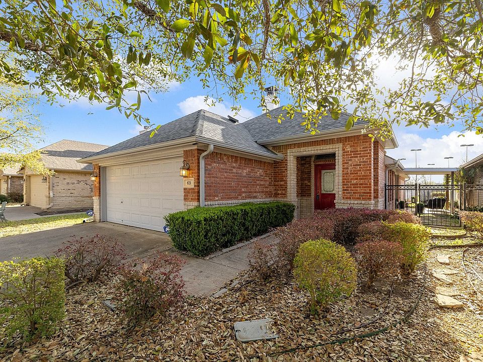 1st image of 821 Claycourt Cir