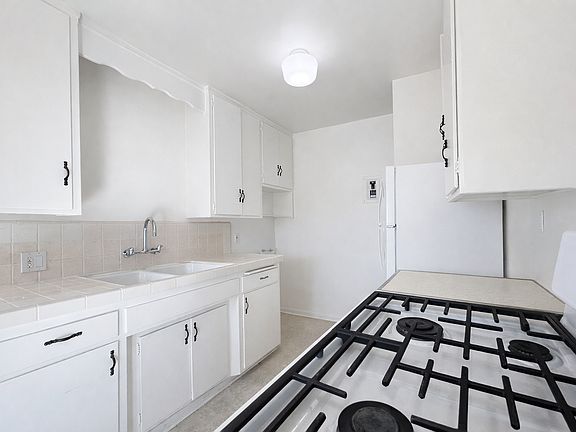 3rd image of 2028 Wallace Ave #A
