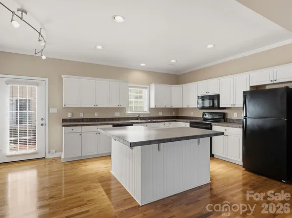 4330 Laurel Hill Ln, Charlotte, NC 28217