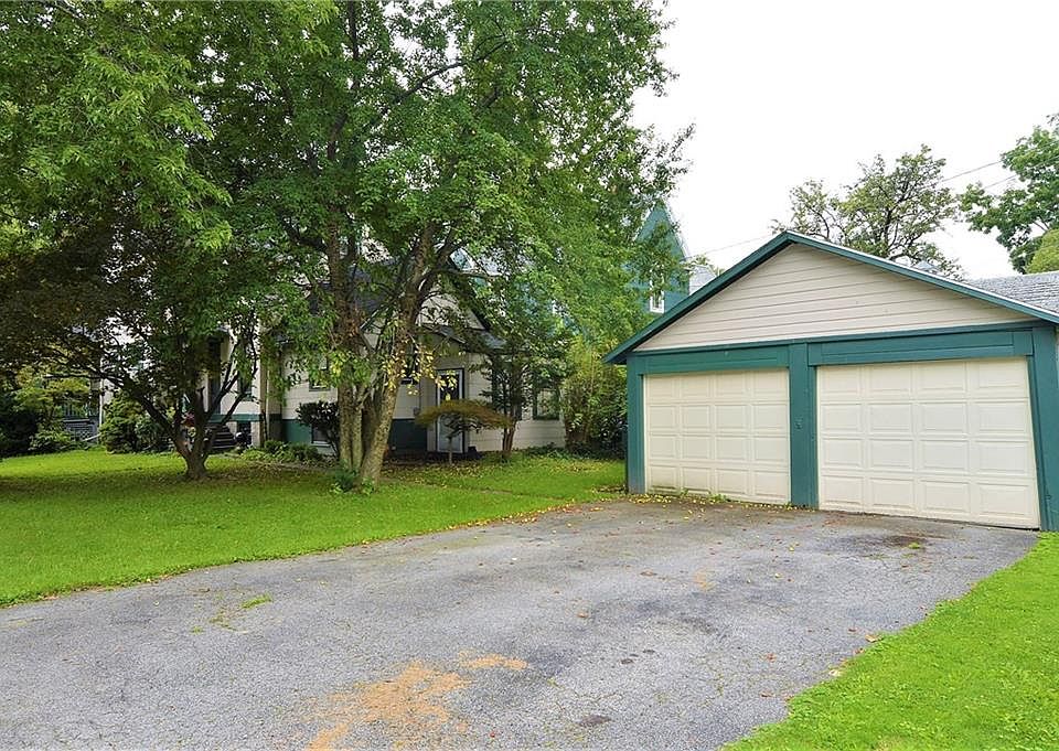 2nd image of 134 Linden St