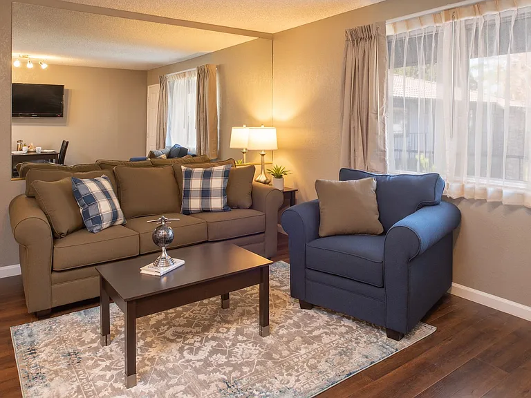 Victorian Villas Apartments — Photo 8