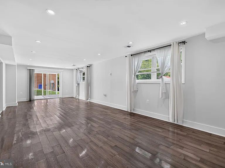 1604 Martha Ter — Photo 19