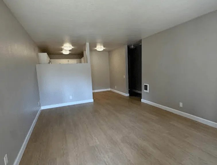Hidden Creek Apartments — Photo 136