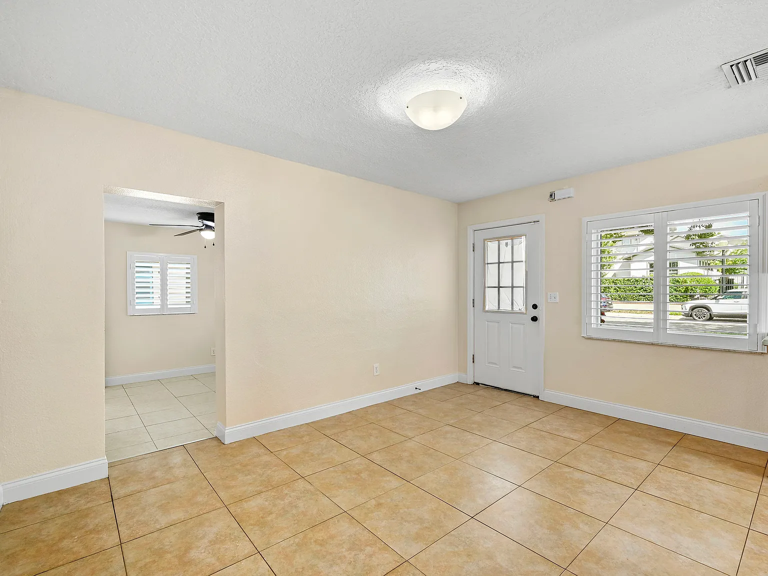 2 bed, 924 sqft, $2,500 — Photo 2