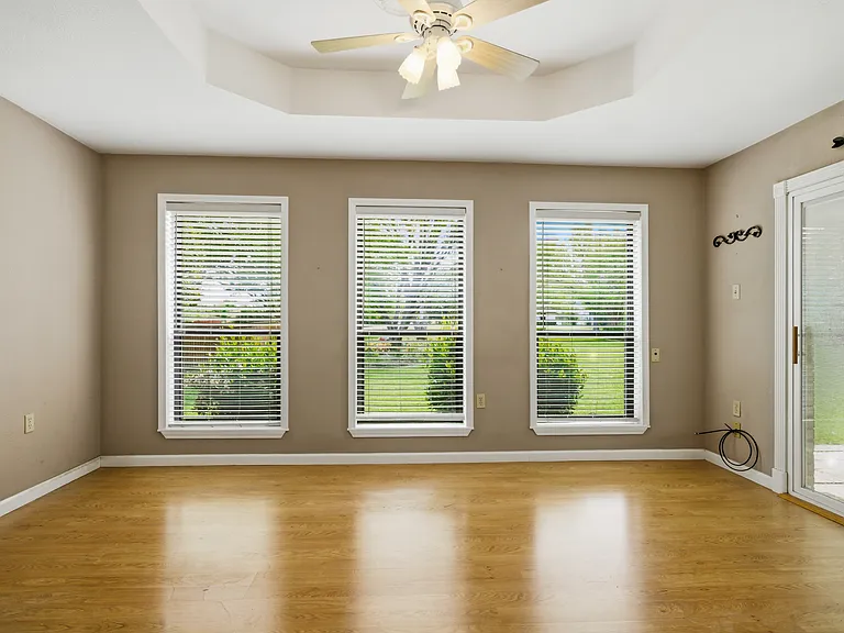 265 E Dove Rd — Photo 16