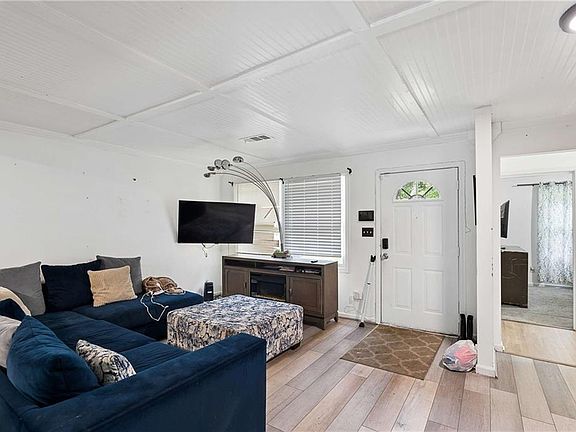 3rd image of 1822 Slate Rd