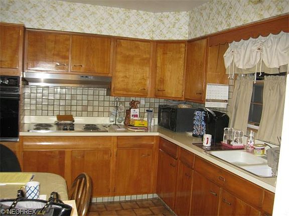 5th image of 1339 Midland Ave