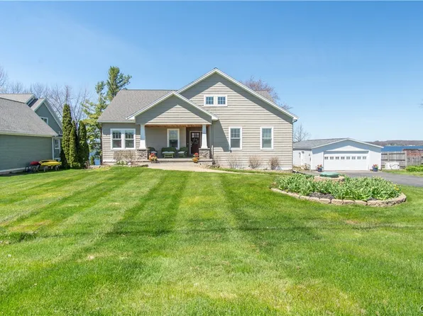 21011 Storrs Rd, Sackets Harbor, NY 13685