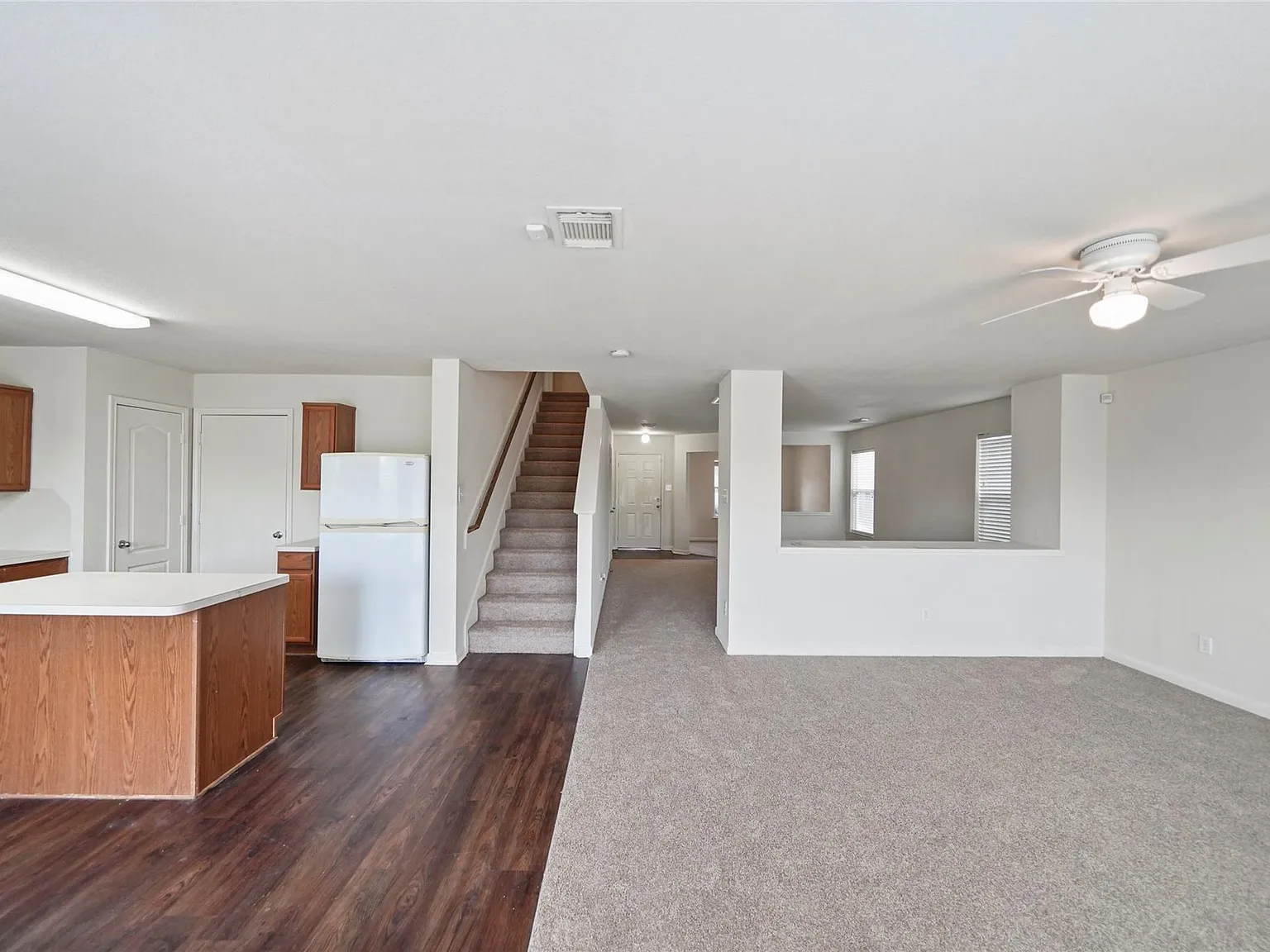 4 bed, 2.5 bath, 2222 sqft, $2,225 — Photo 2