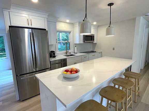 5th image of 370 Wallis Rd
