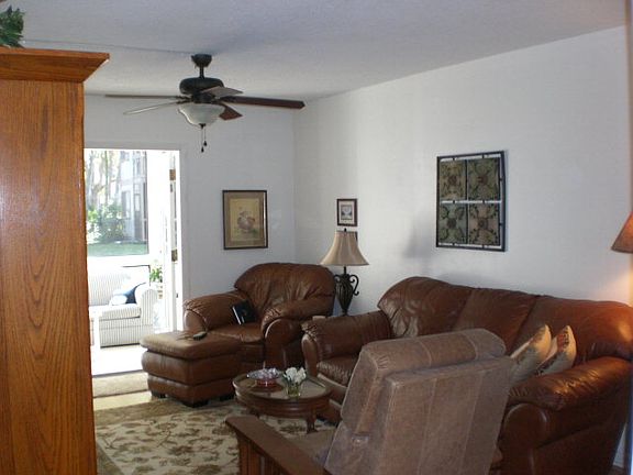 3rd image of 25 Greenbriar Ct