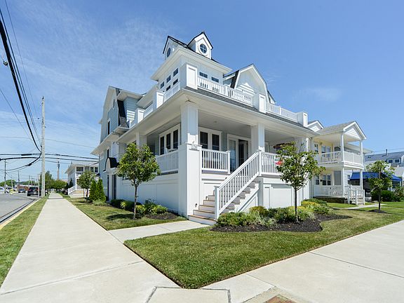 2nd image of 215 18th St #2