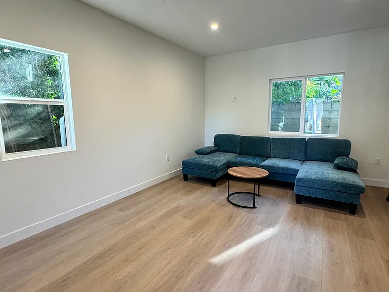 5811 Tampa Ave — Photo 6