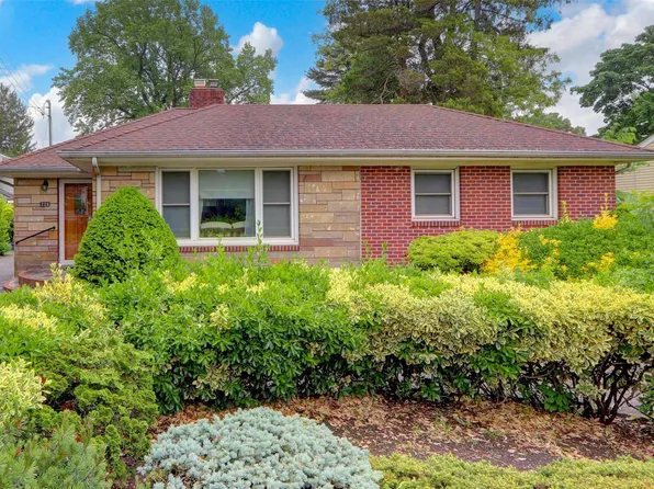 226 Hempstead Avenue, Malverne, NY 11565