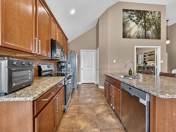 3rd image of 424 Foxcraft Dr