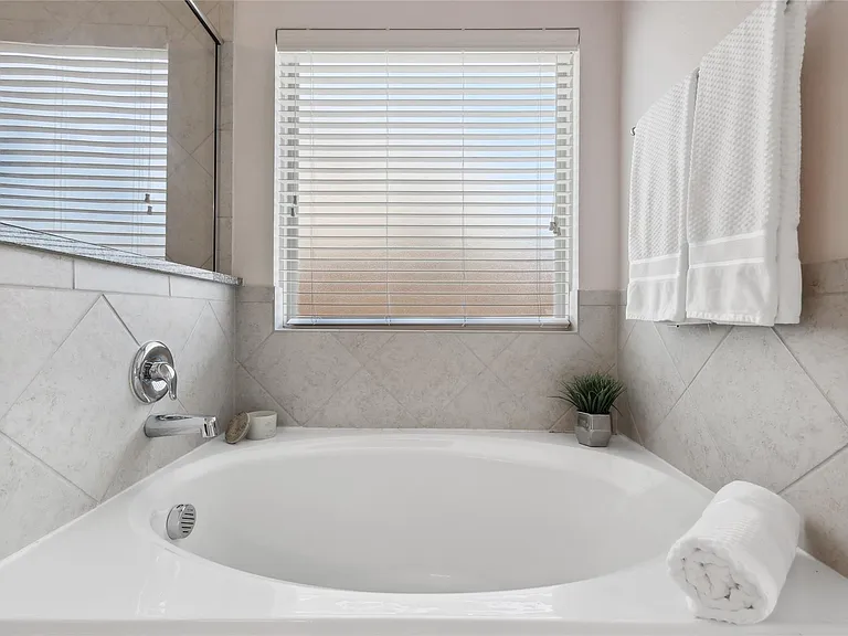 1409 Freesia Dr — Photo 12