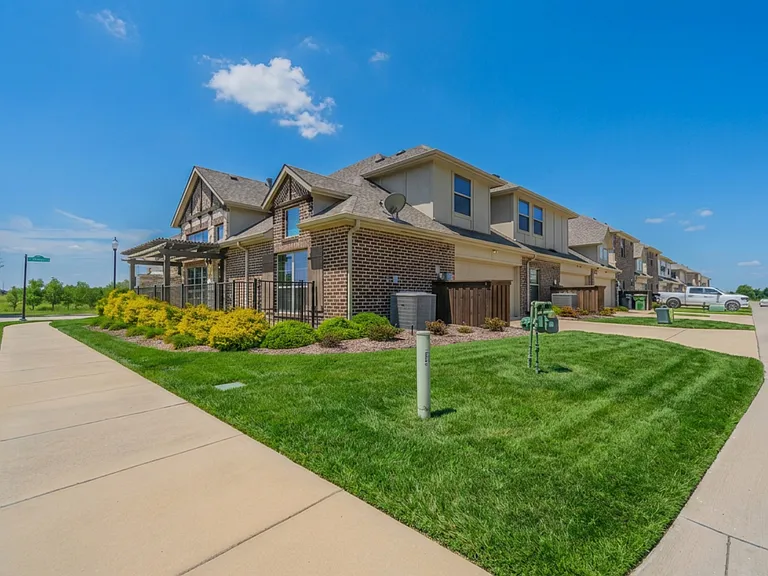 4050 Pequin Dr — Photo 33