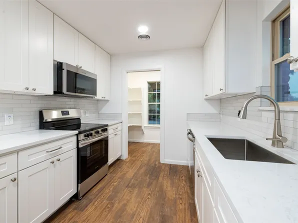 1028 Inwood Dr, Hurst, TX 76053