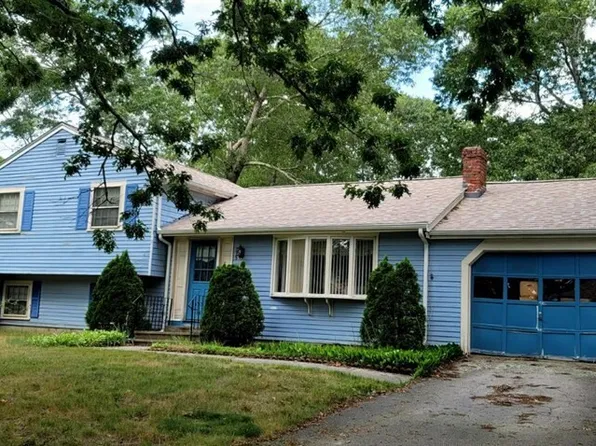 9 Dartmouth Rd, Plymouth, MA 02360